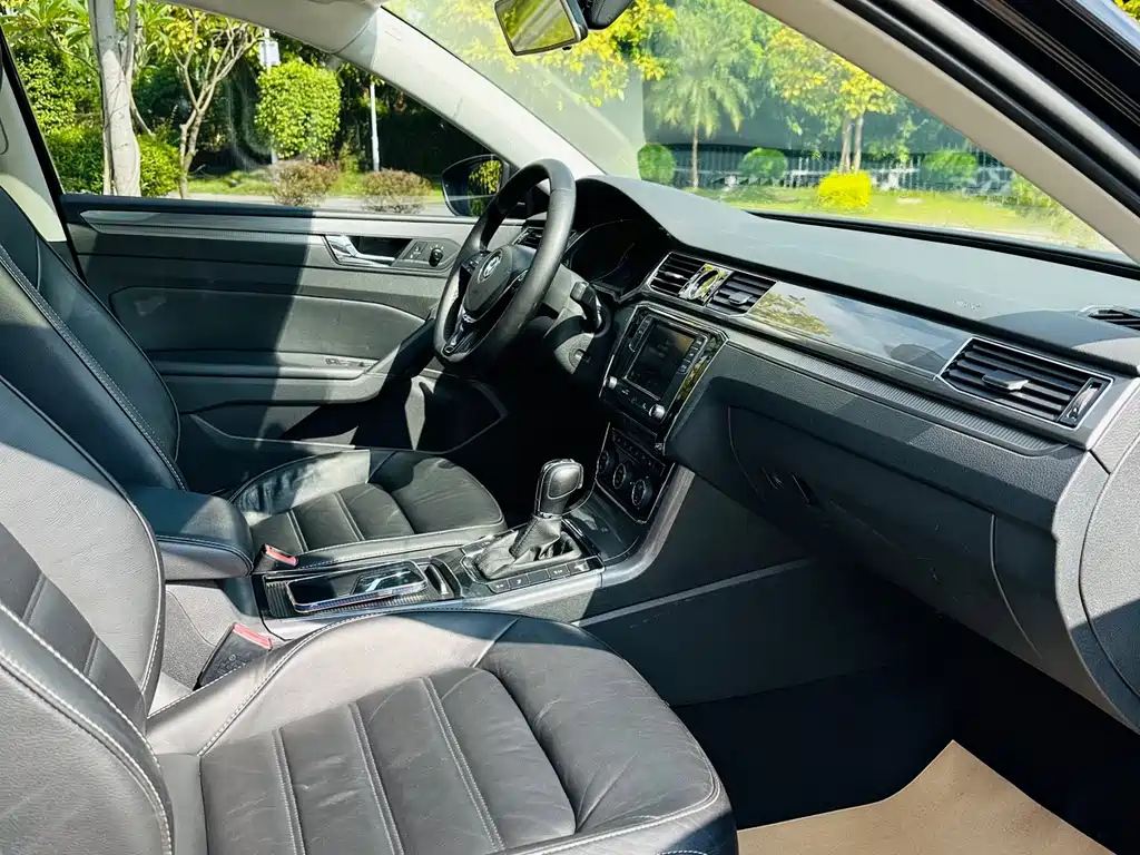 VOLKSWAGEN PASSAT 2018