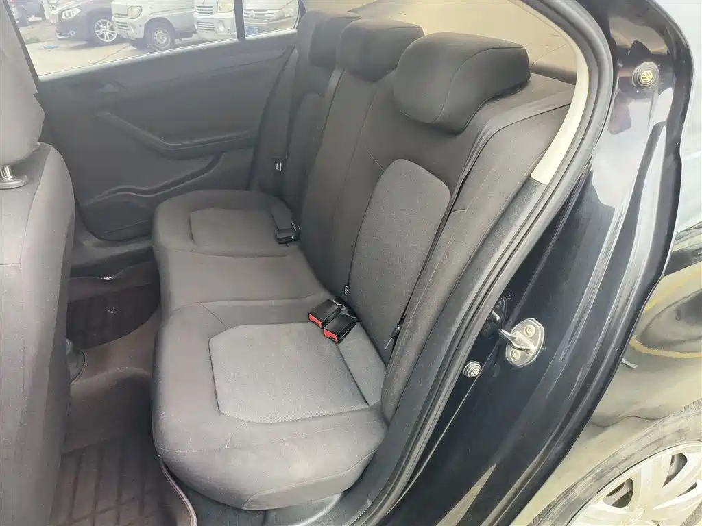 VOLKSWAGEN JETTA 2013