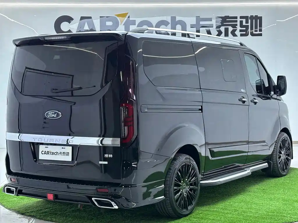 FORD TOUREO 2024