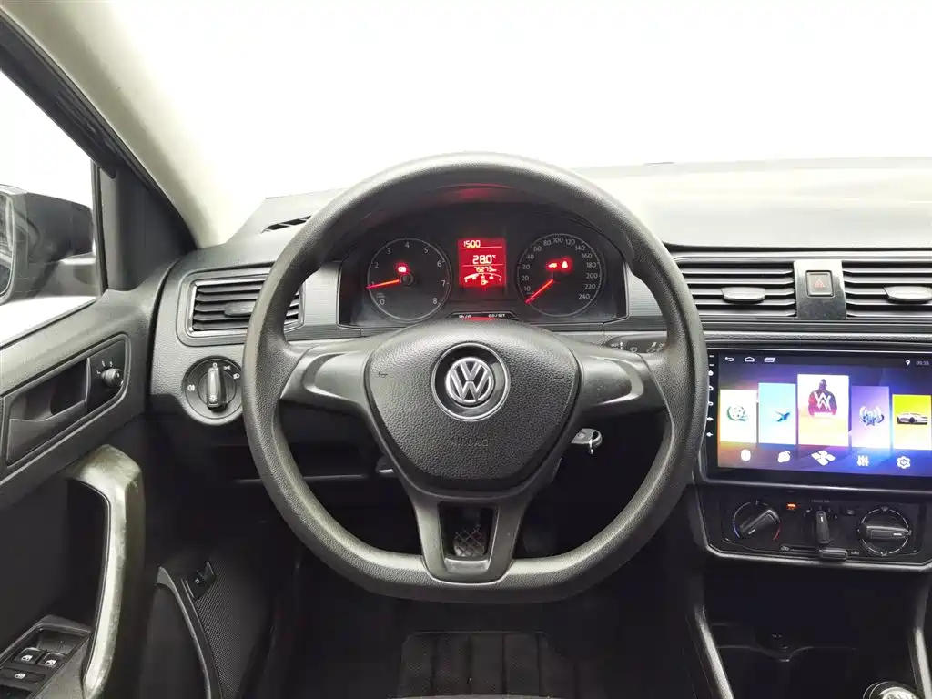 VOLKSWAGEN SANTANA 2016