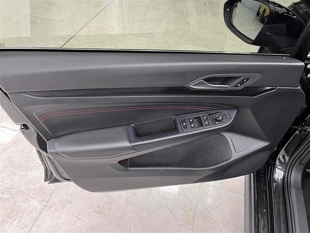 VOLKSWAGEN GOLF GTI 2021