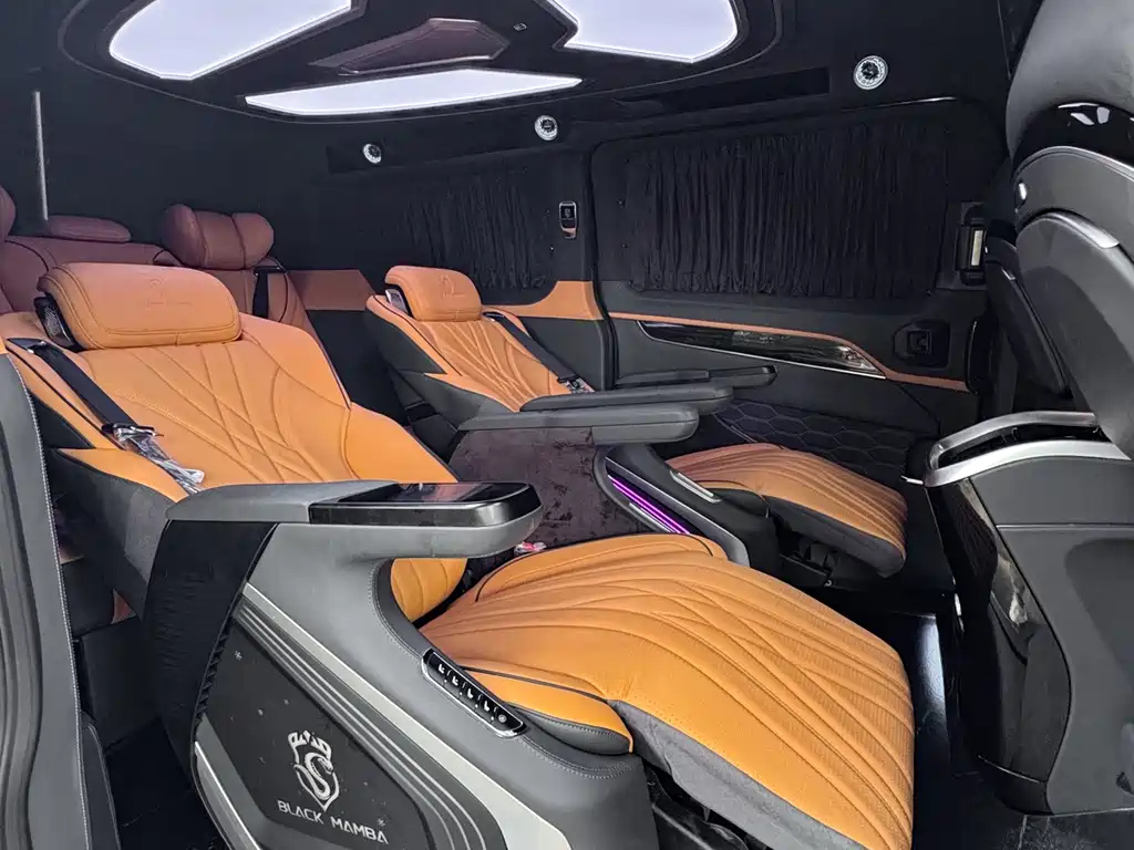 FORD TOUREO 2024