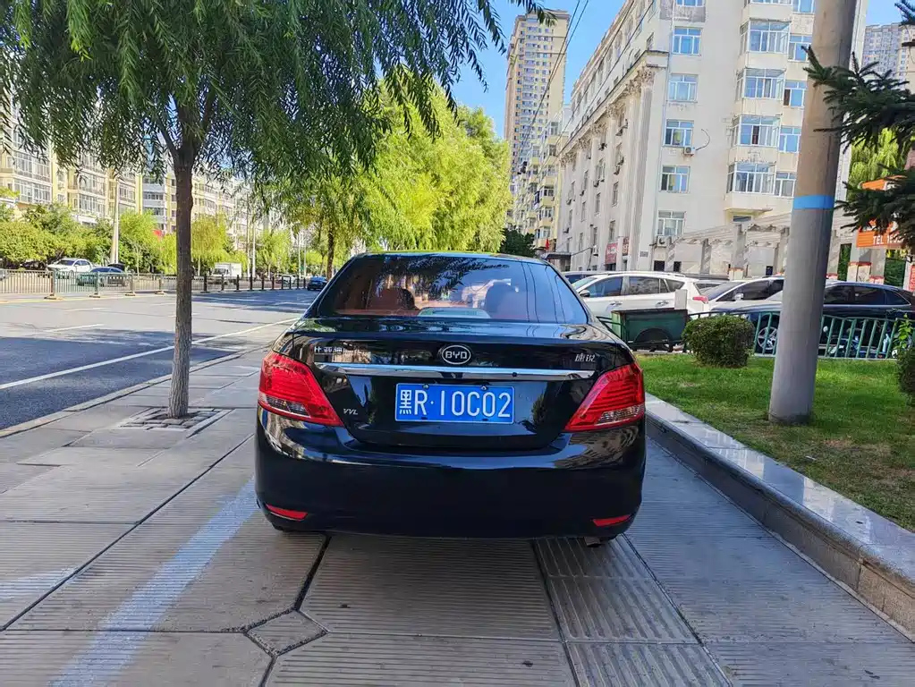 BYD SURUI 2015