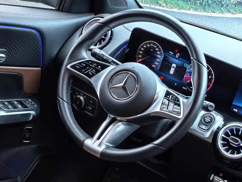 MERCEDES BENZ GLB 2024