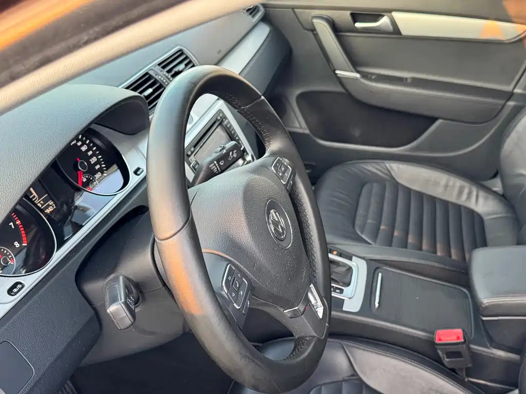 VOLKSWAGEN MAGOTAN 2013