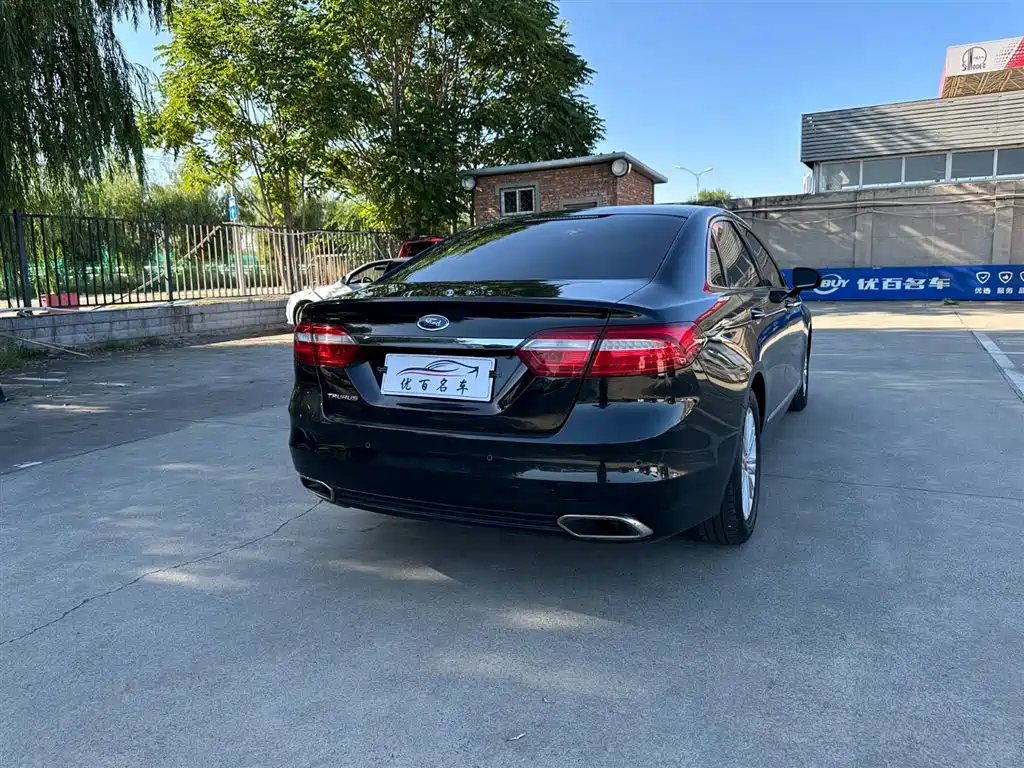 FORD TAURUS 2015