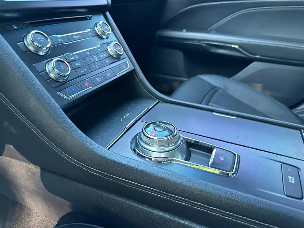 FORD TAURUS 2015