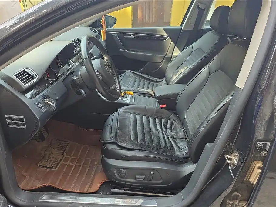 VOLKSWAGEN MAGOTAN 2015
