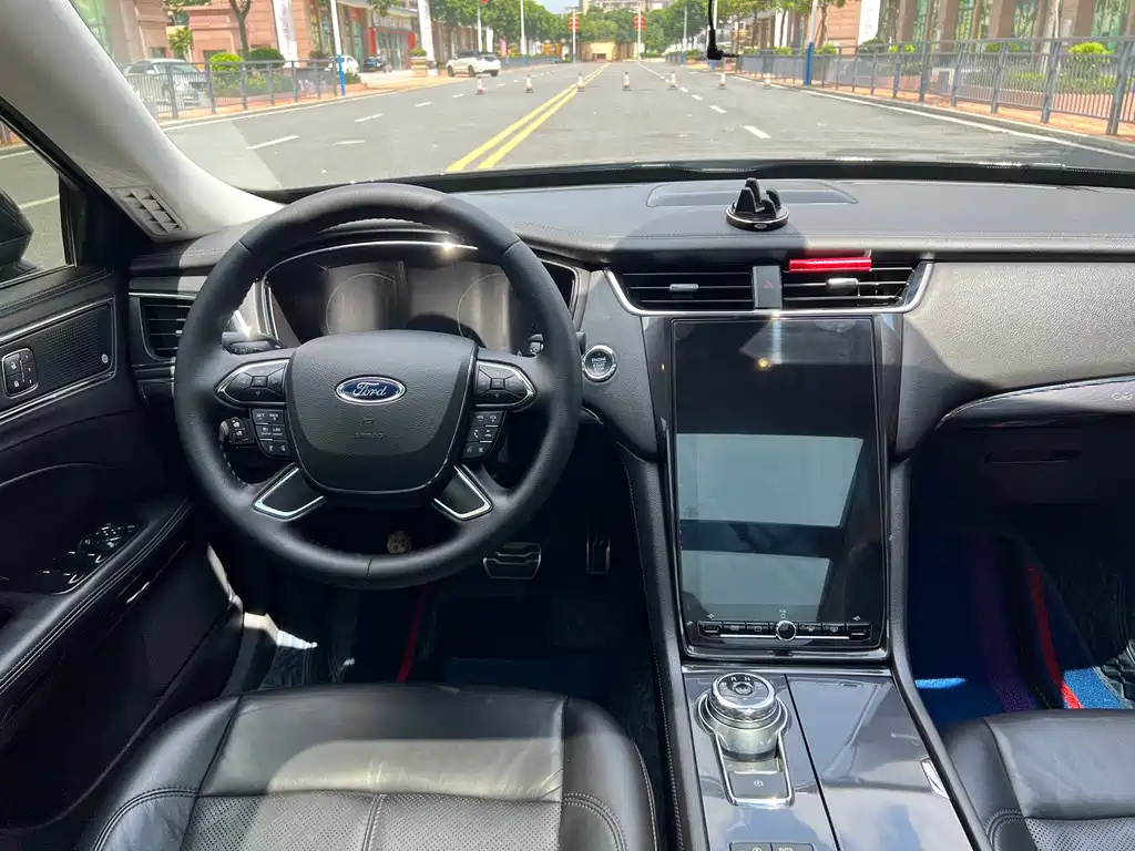 FORD TAURUS 2019