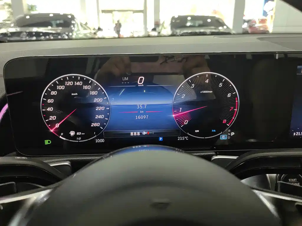 MERCEDES BENZ GLB 2024