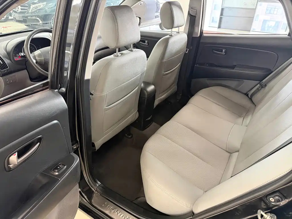 HYUNDAI CELESTA 2014