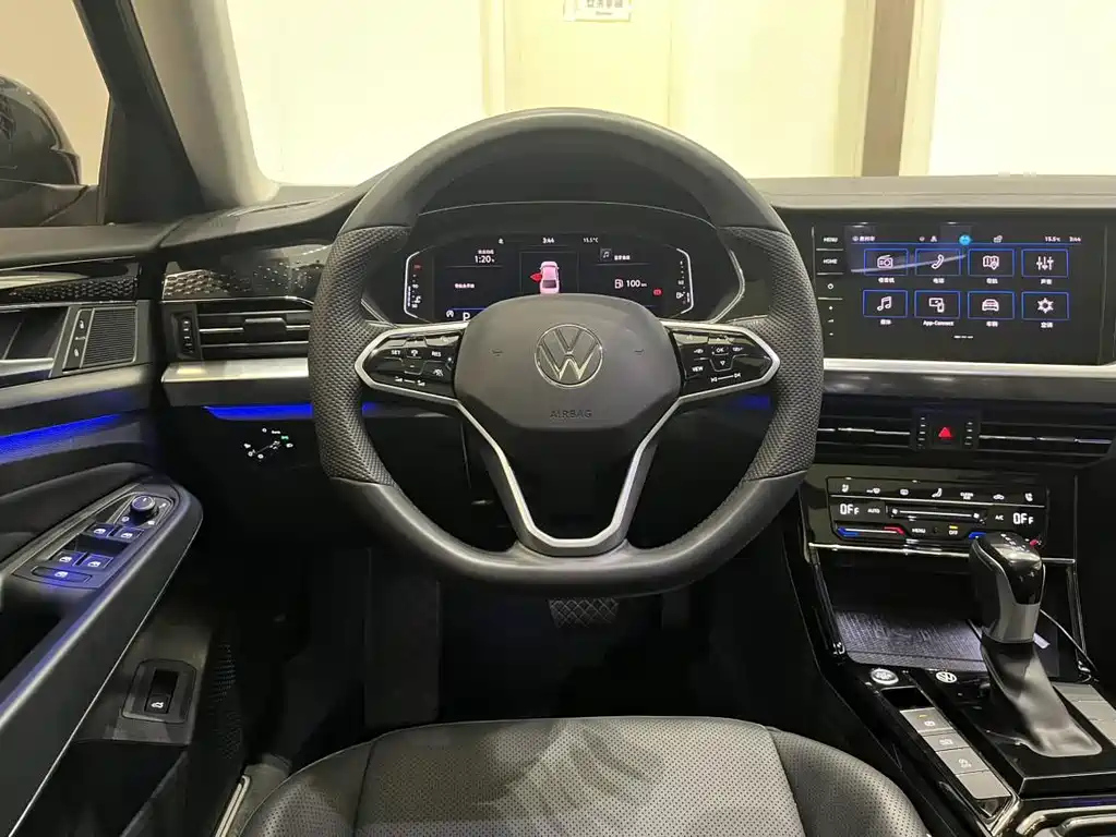VOLKSWAGEN PASSAT 2024