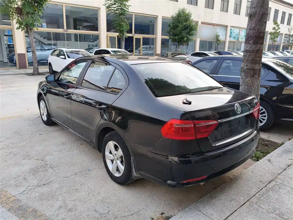 VOLKSWAGEN LAVIDA 2013