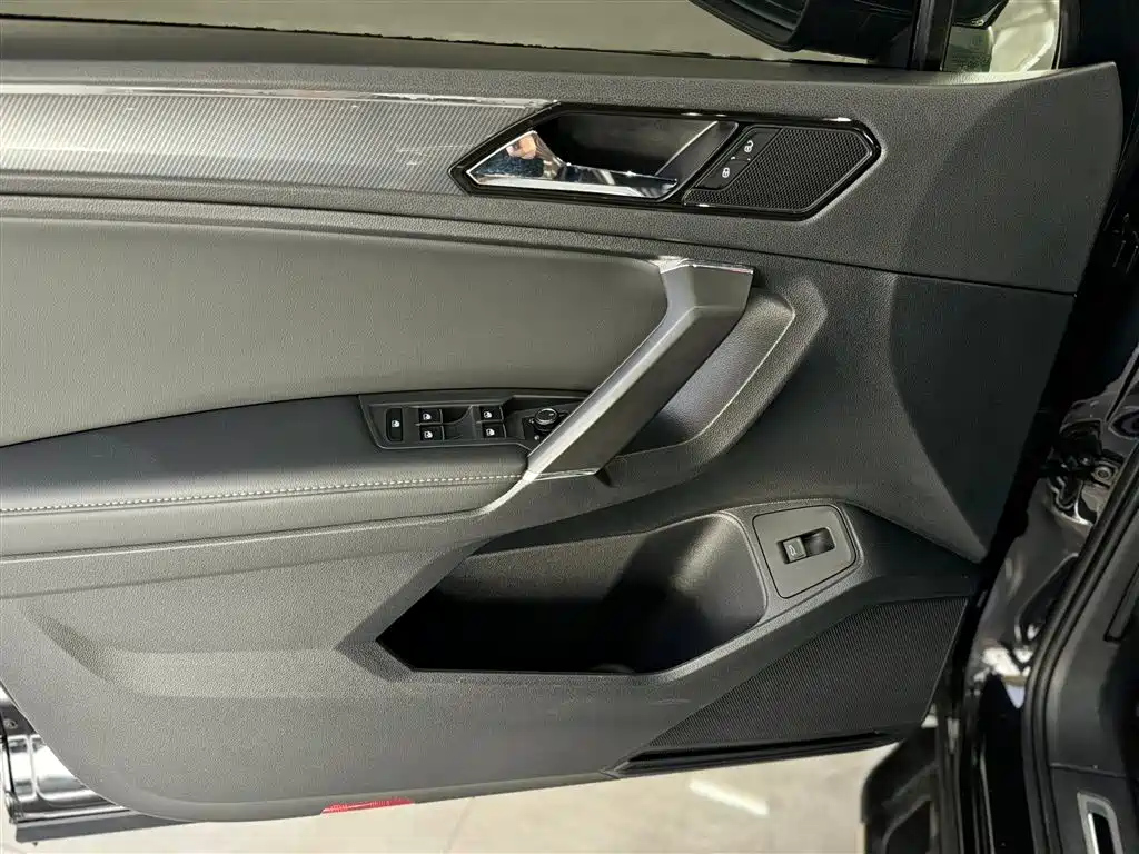 VOLKSWAGEN TIGUAN L 2021