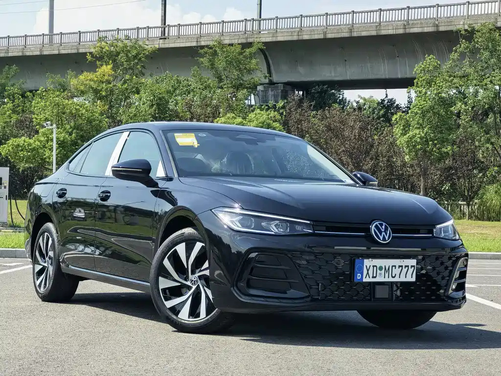 VOLKSWAGEN PASSAT 2025