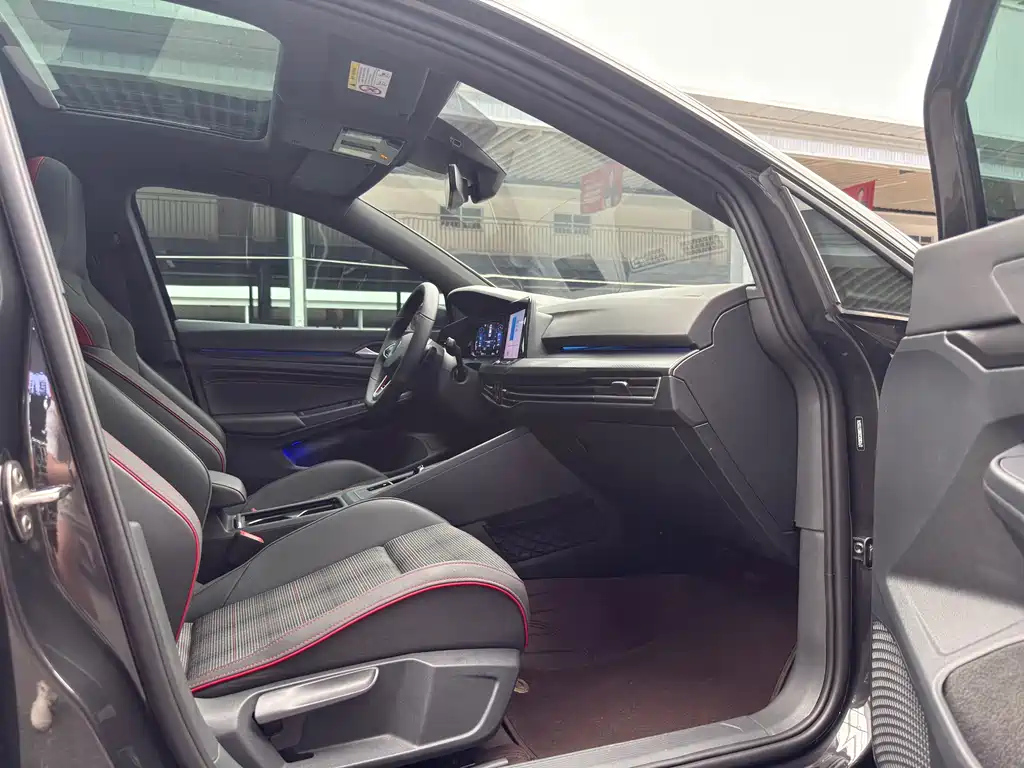 VOLKSWAGEN GOLF GTI 2021