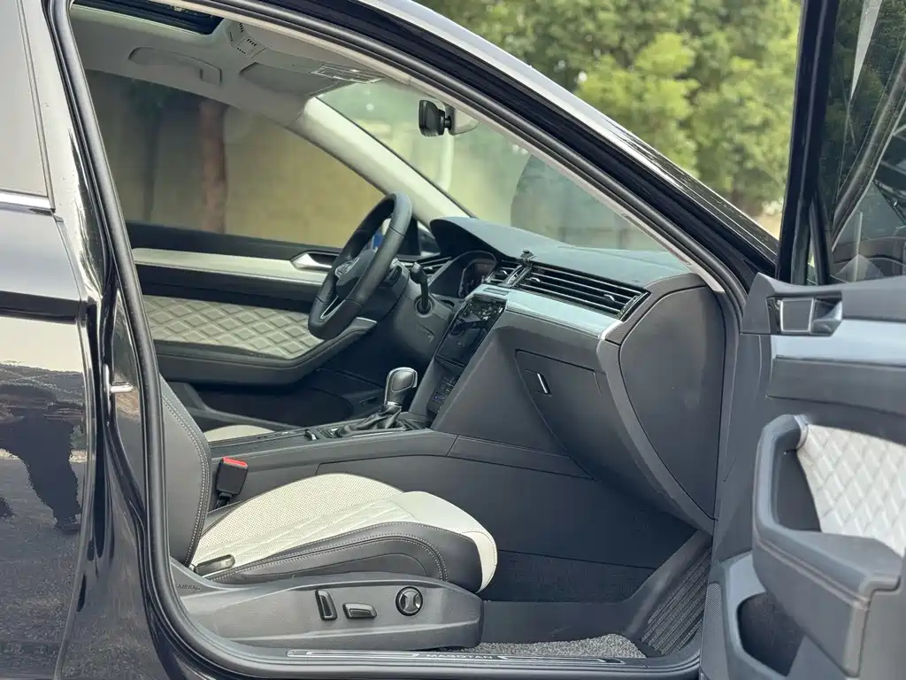 VOLKSWAGEN MAGOTAN 2025