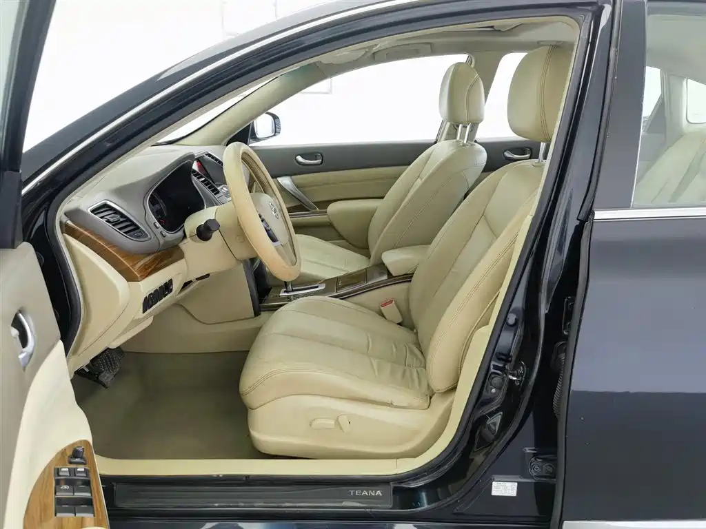 NISSAN TEANA 2011