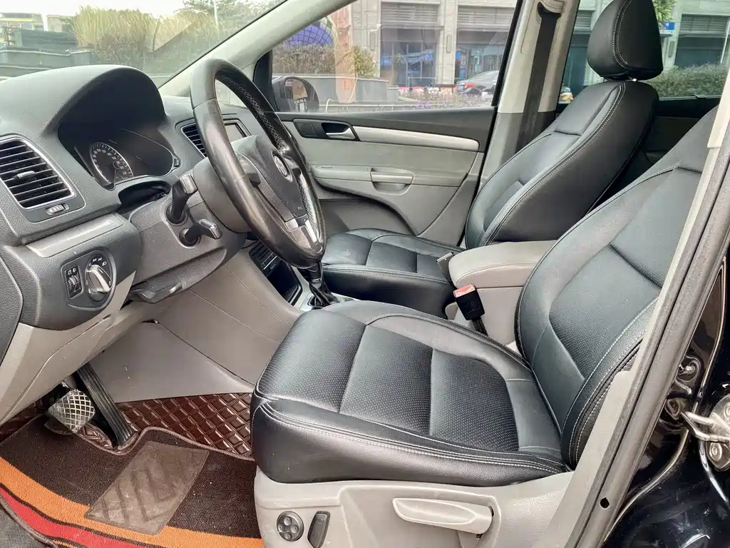 VOLKSWAGEN SHARAN 2012