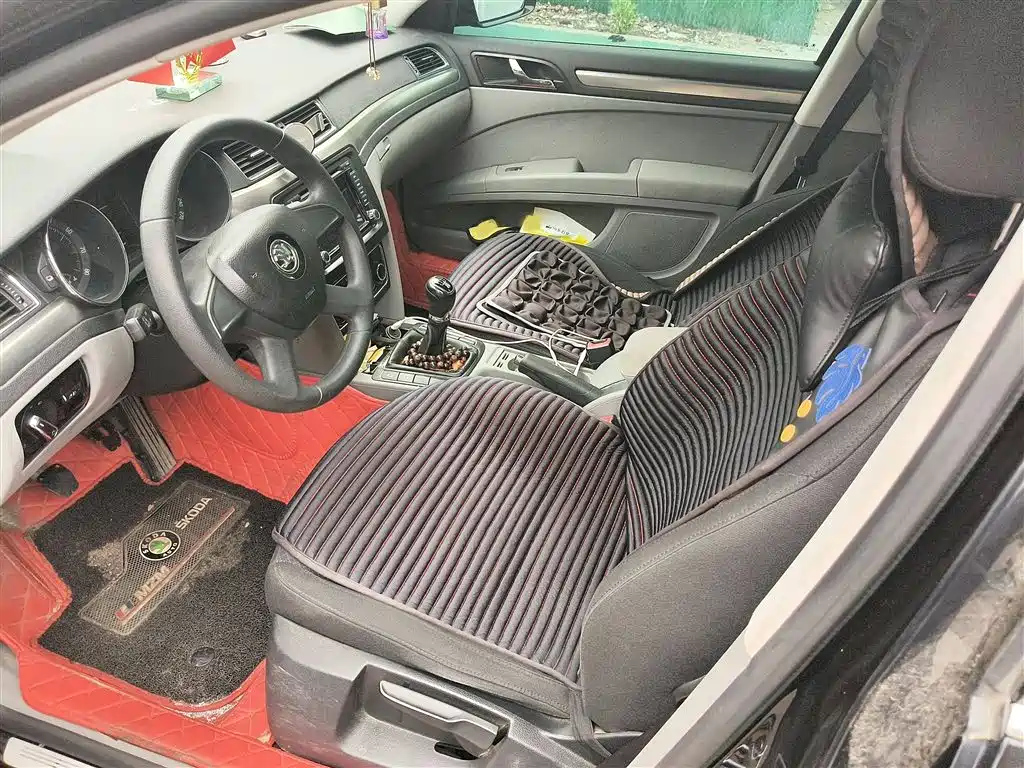 SKODA SUPERB 2013
