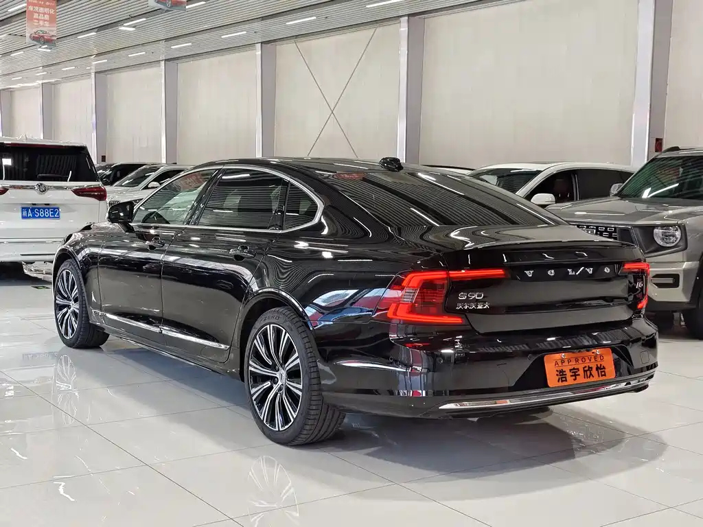 VOLVO S90 2024