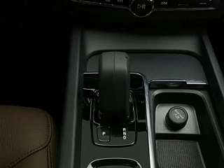 VOLVO XC60 2022 YEAR B5 4WD DELUXE EDITION 2022