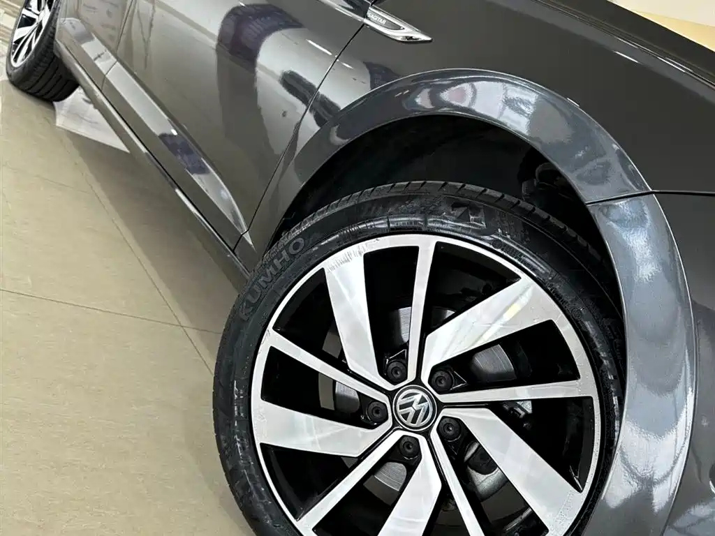 VOLKSWAGEN SAGITAR 2022