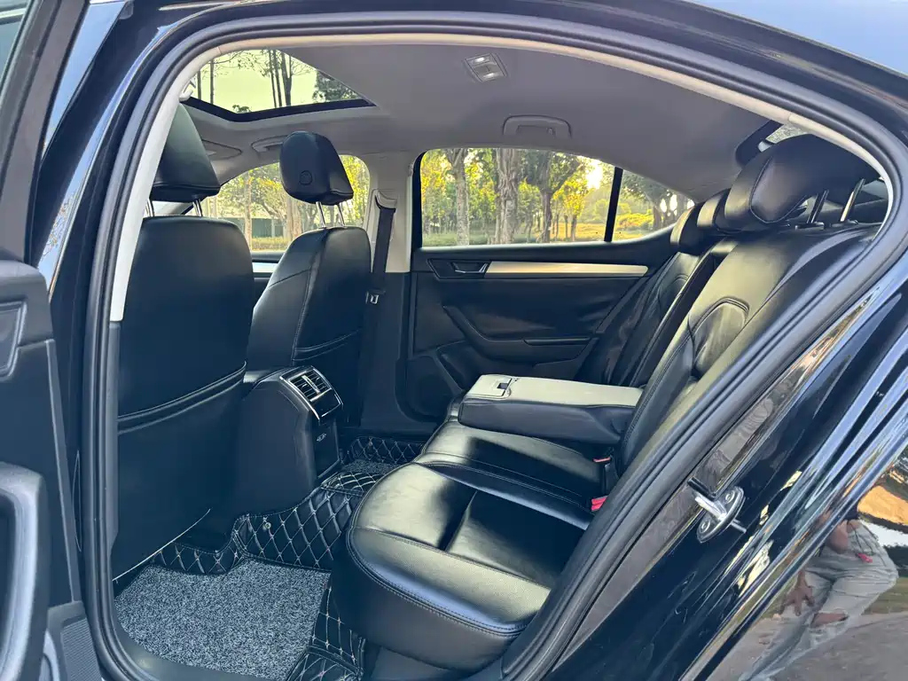 SKODA SUPERB 2019