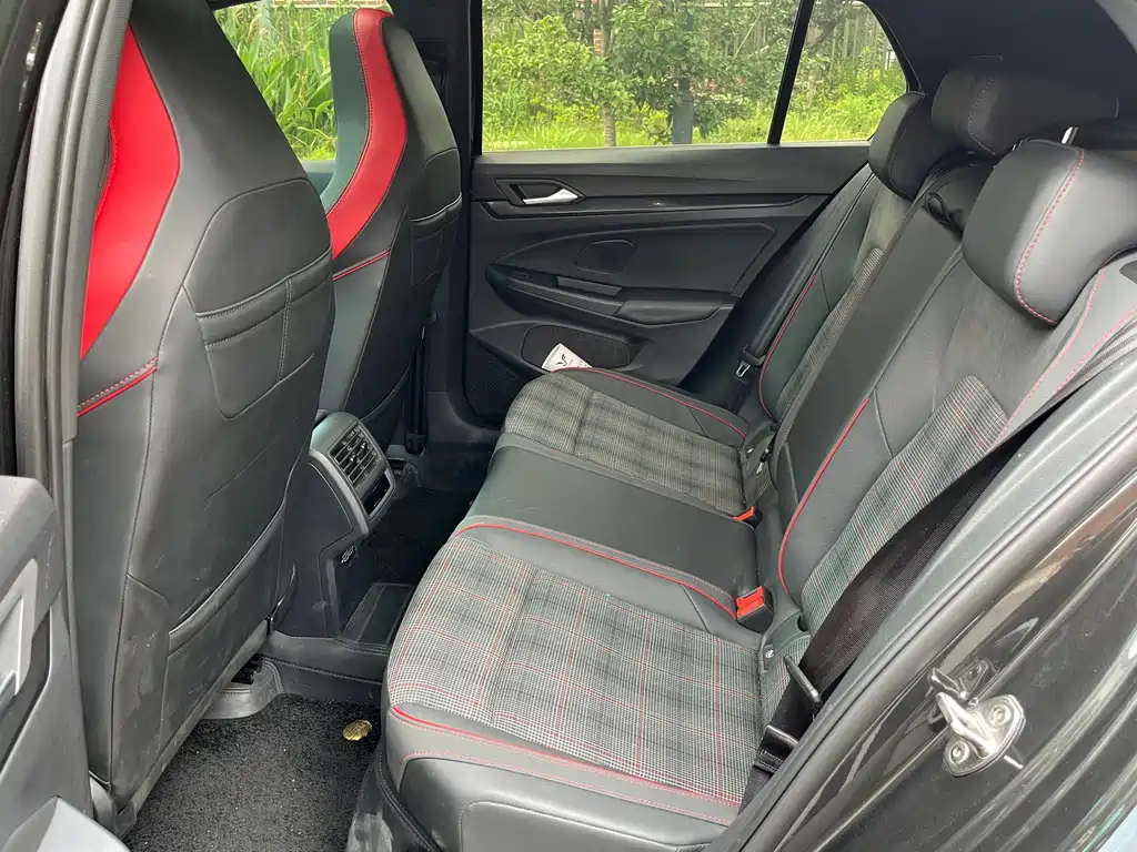 VOLKSWAGEN GOLF GTI 2023