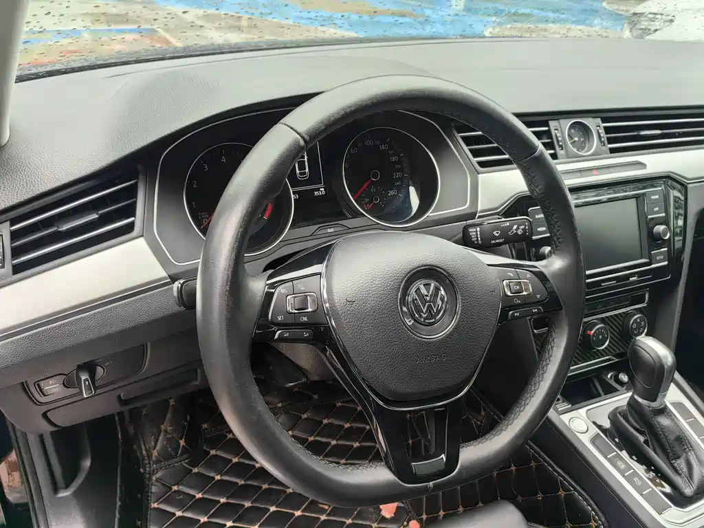 VOLKSWAGEN MAGOTAN 2018