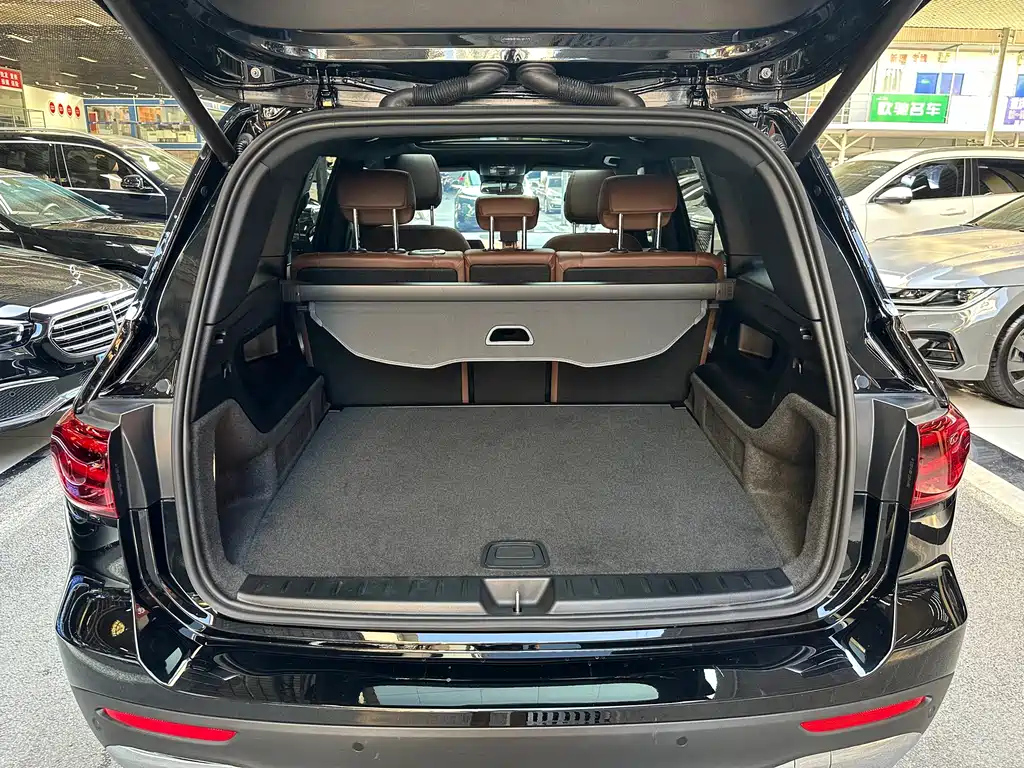 MERCEDES BENZ GLB 2024