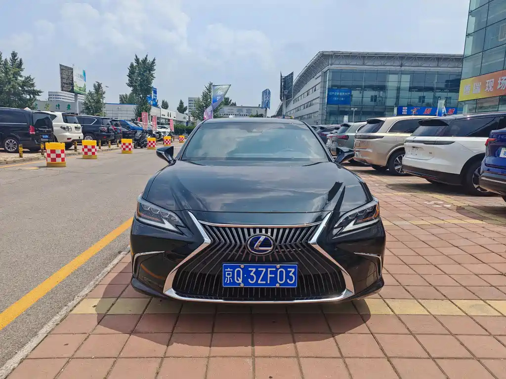 LEXUS ES 2020