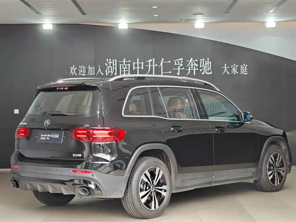 MERCEDES BENZ GLB 2024