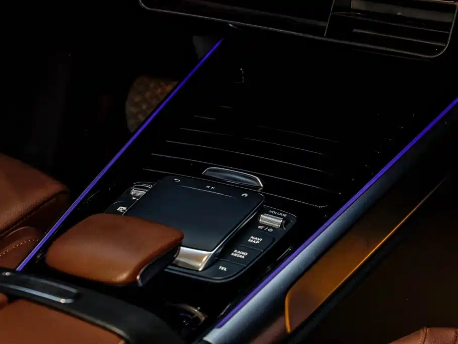 MERCEDES BENZ GLB 2023