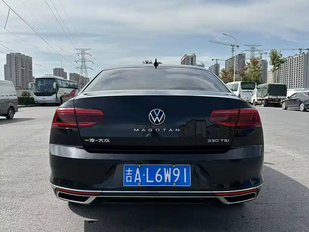 VOLKSWAGEN MAGOTAN 2022