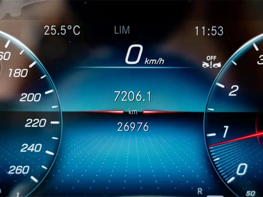 MERCEDES BENZ GLB 2023