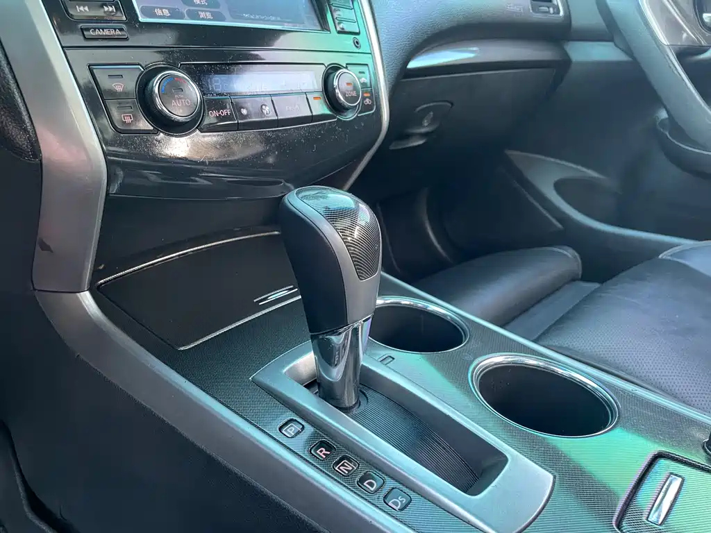 NISSAN TEANA 2015