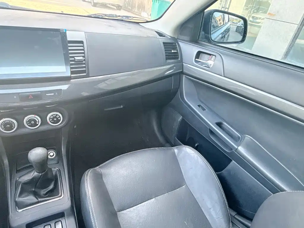 MITSUBISHI LANCER EX 2011