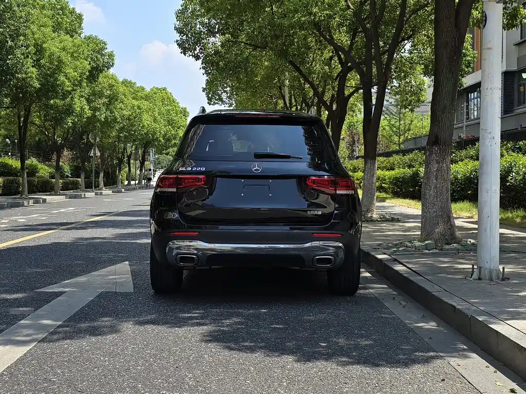 MERCEDES BENZ GLB 2023