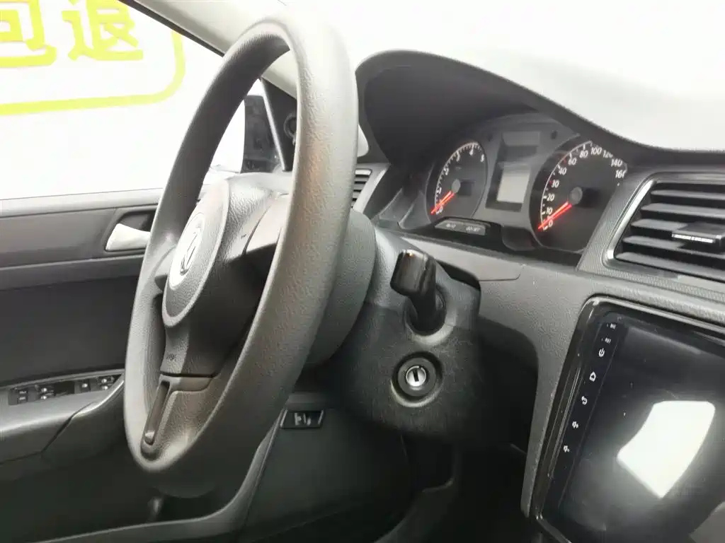 VOLKSWAGEN SANTANA 2017
