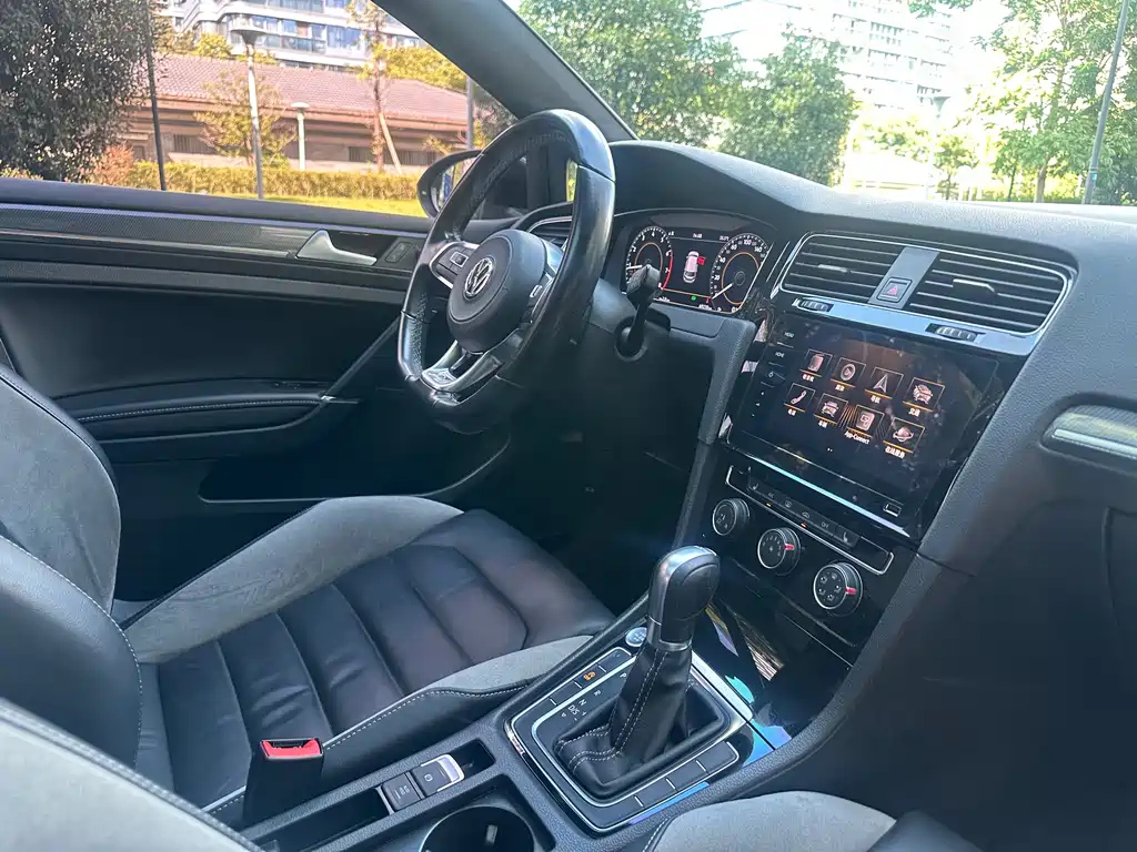 VOLKSWAGEN GOLF 2020