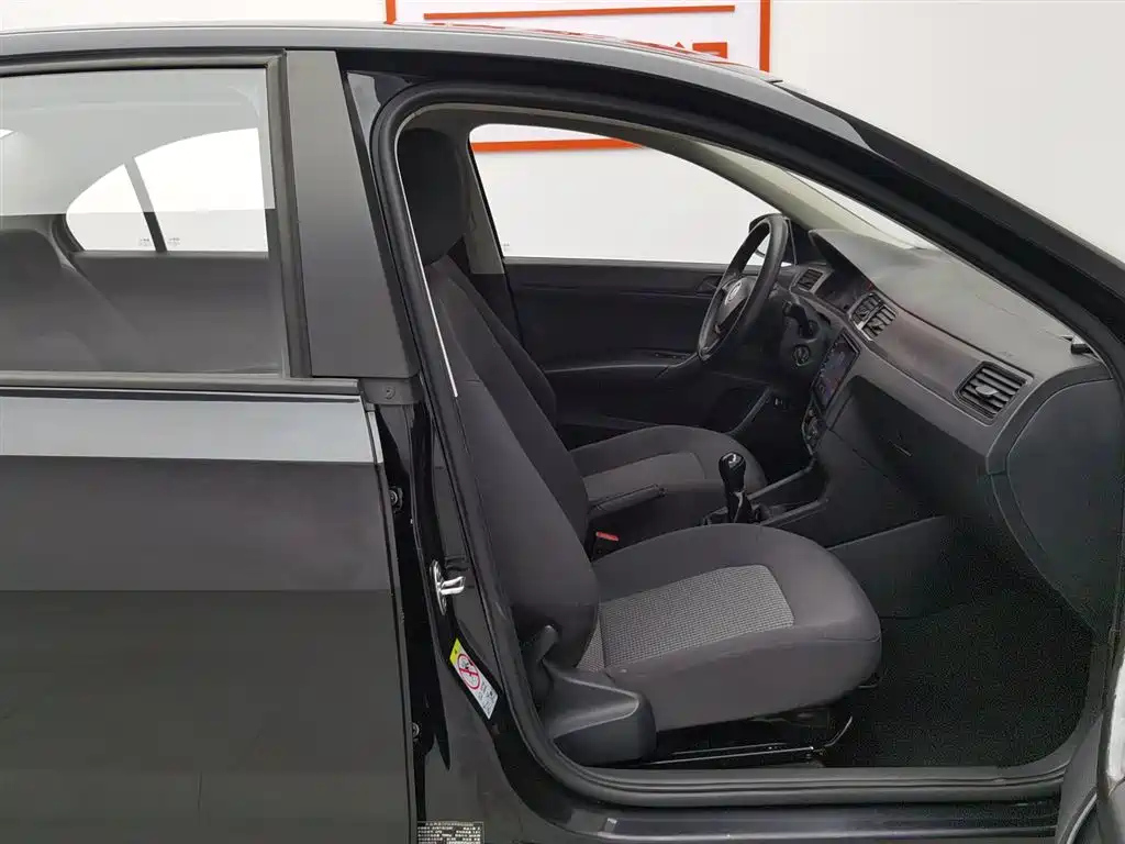 VOLKSWAGEN SANTANA 2016