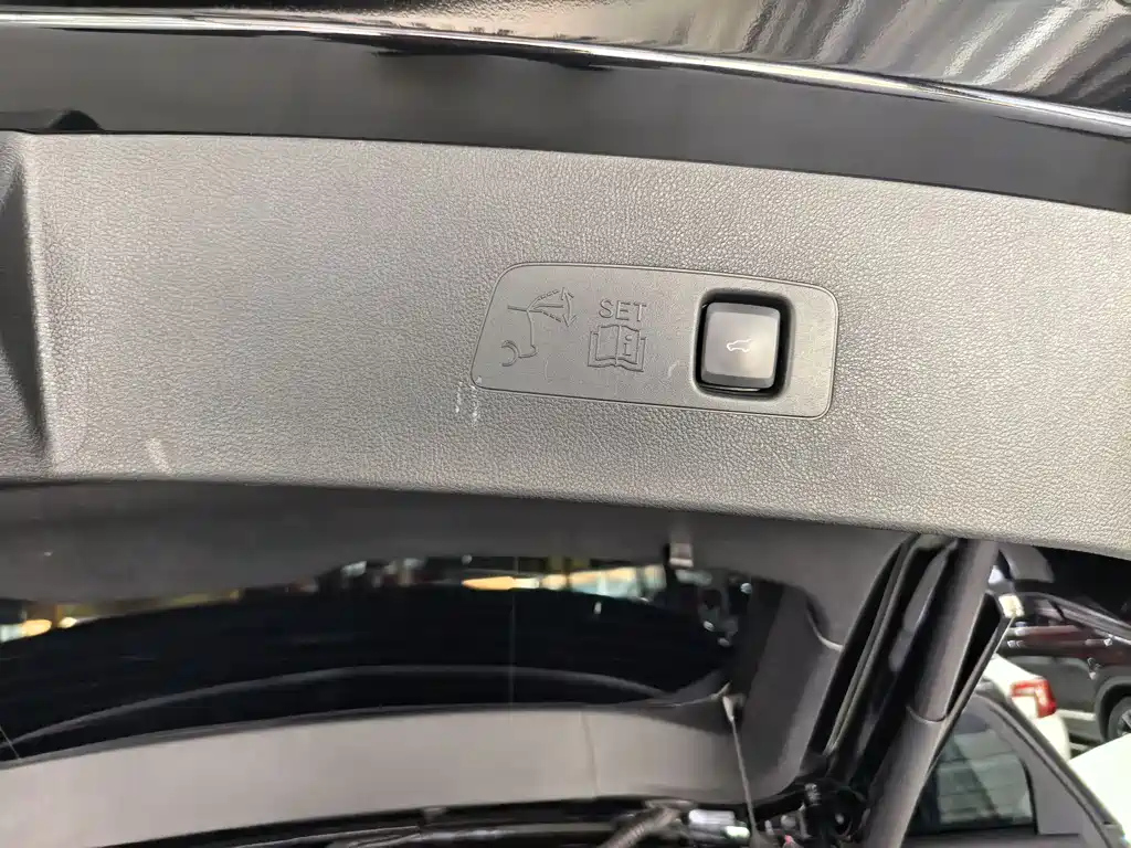 LINCOLN ADVENTURER 2023