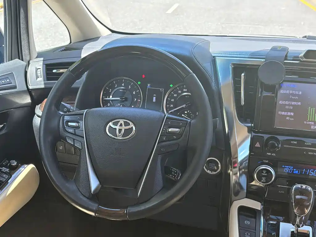 TOYOTA ALPHARD 2018