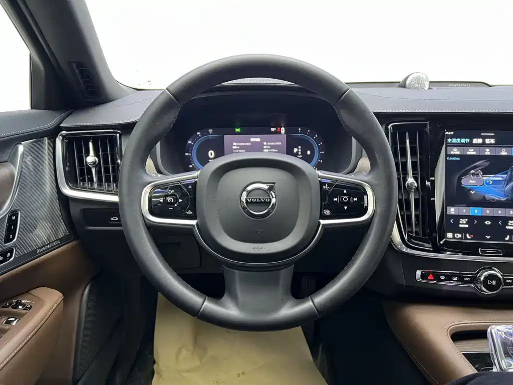 VOLVO S90 2023