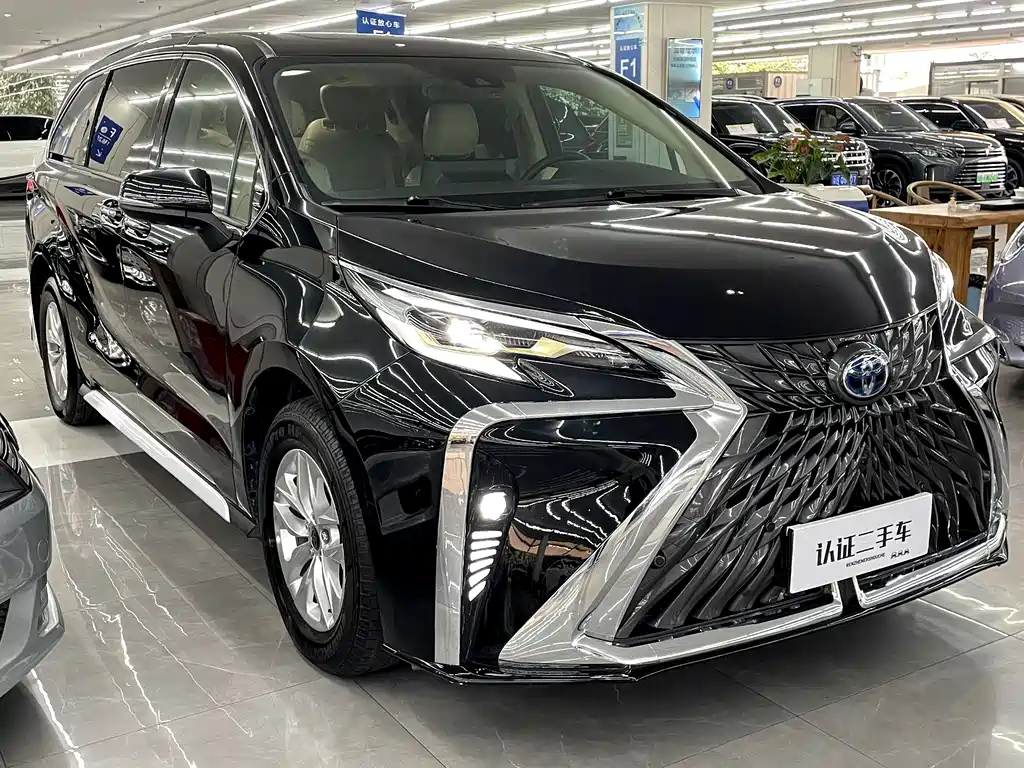 TOYOTA GRANVIA 2023