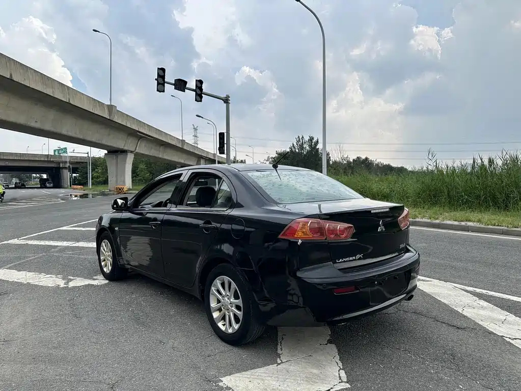 MITSUBISHI LANCER EX 2012