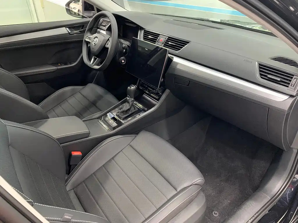 SKODA SUPERB 2025