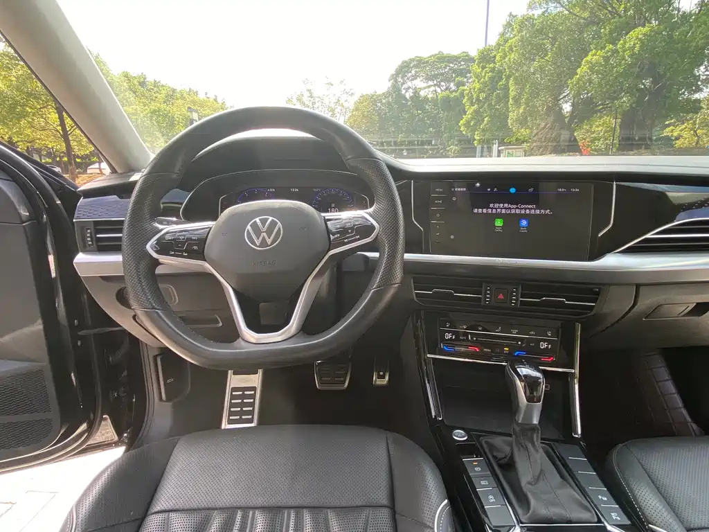 VOLKSWAGEN PASSAT 2023
