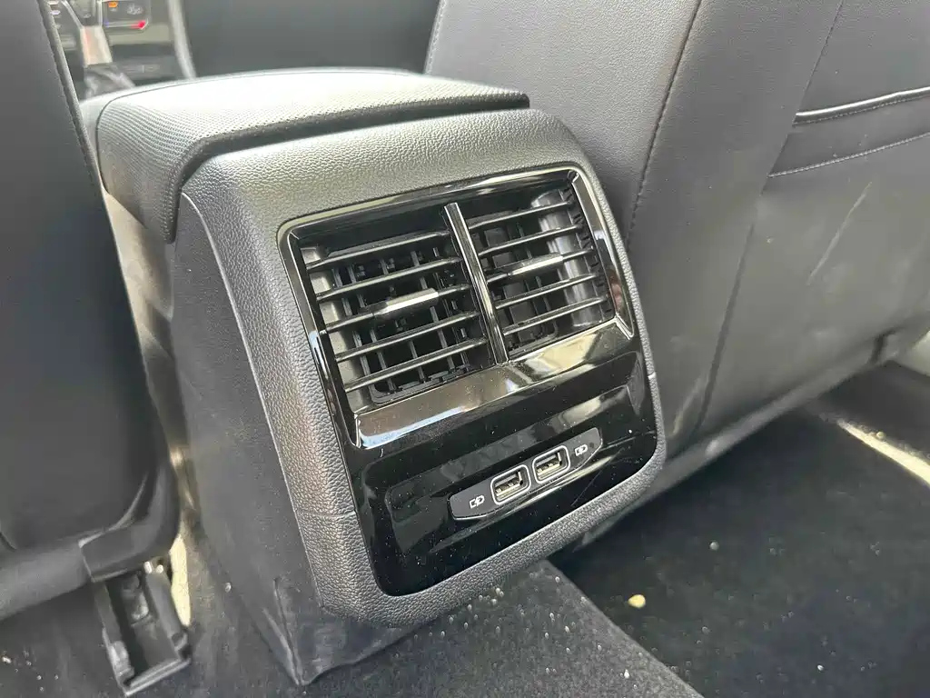 VOLKSWAGEN SAGITAR 2023